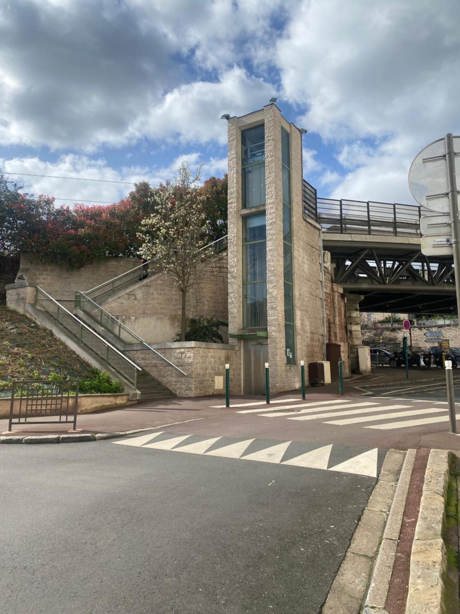 Emplacement Exceptionnel Et Rare Paris Suresnes Longchamp Екстер'єр фото